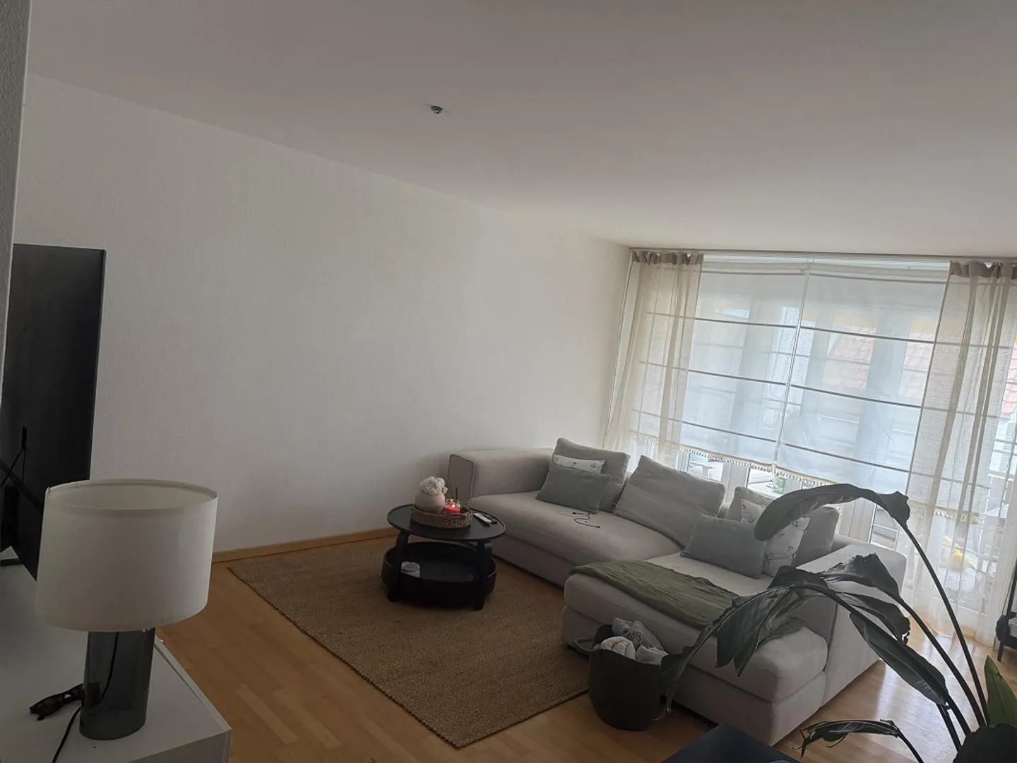 Moderno appartamento di 3,5 stanze con balcone a Bachenbülach - Foto 5 di 11