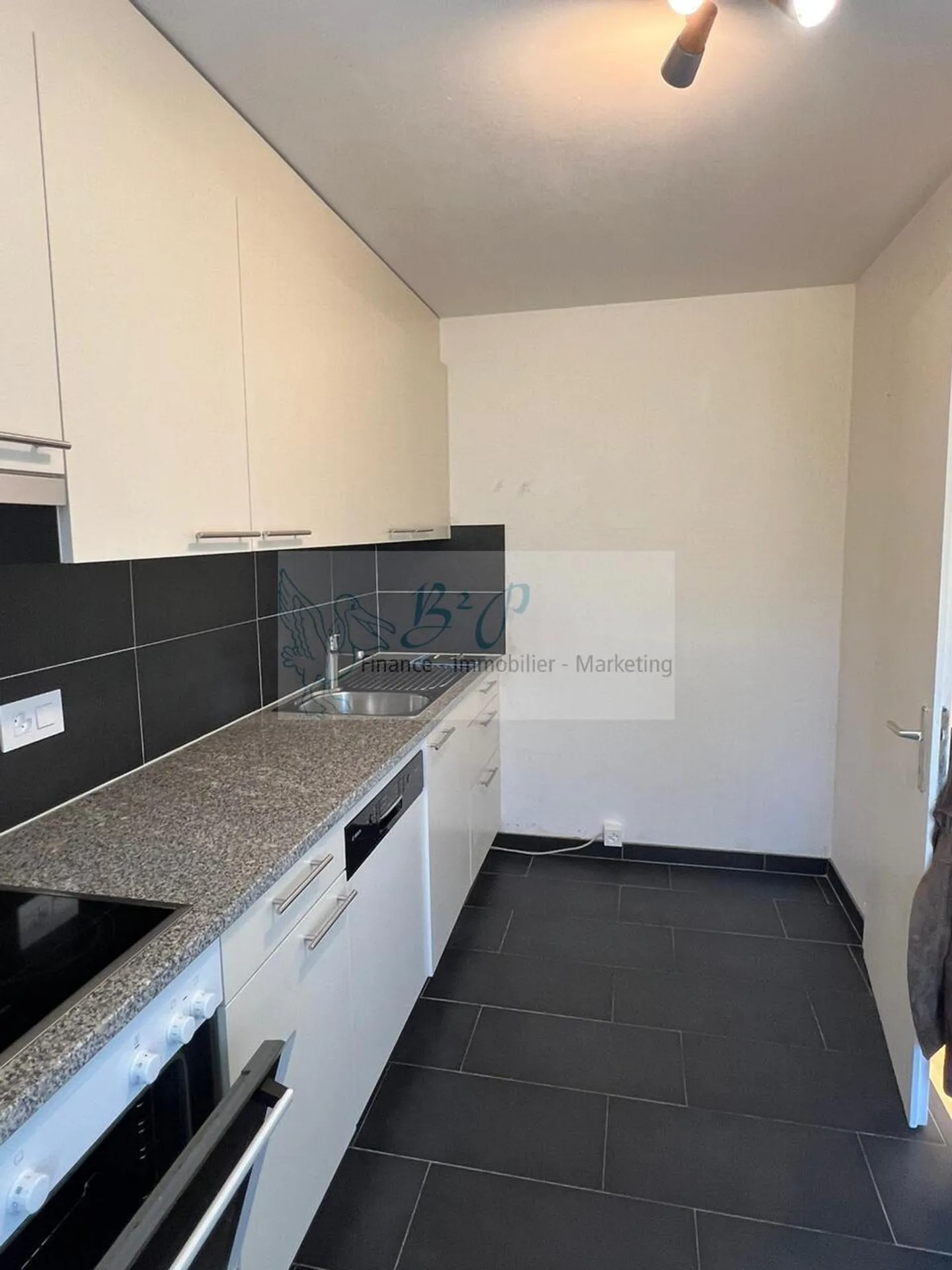 A beautiful and spacious 4.5-room apartment for rent in Couvet! - Photo 3 of 10