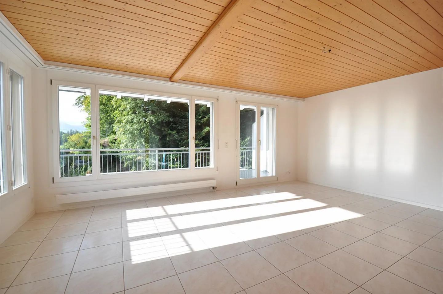 Grosszügige 3.5 Zimmer-Maisonettewohnung mit Garten zur Mitbenützung - Foto 3 von 5