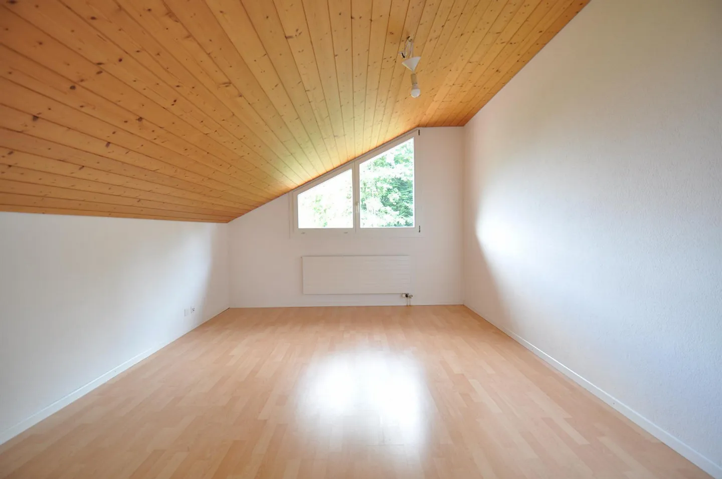 Grosszügige 3.5 Zimmer-Maisonettewohnung mit Garten zur Mitbenützung - Foto 4 von 5