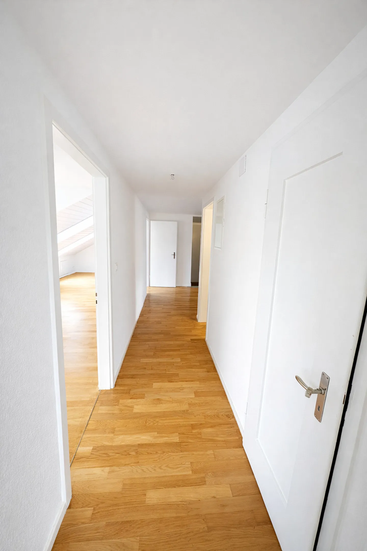 Appartamento mansardato di 4,5 stanze - Zona residenziale urbana - Foto 9 di 12