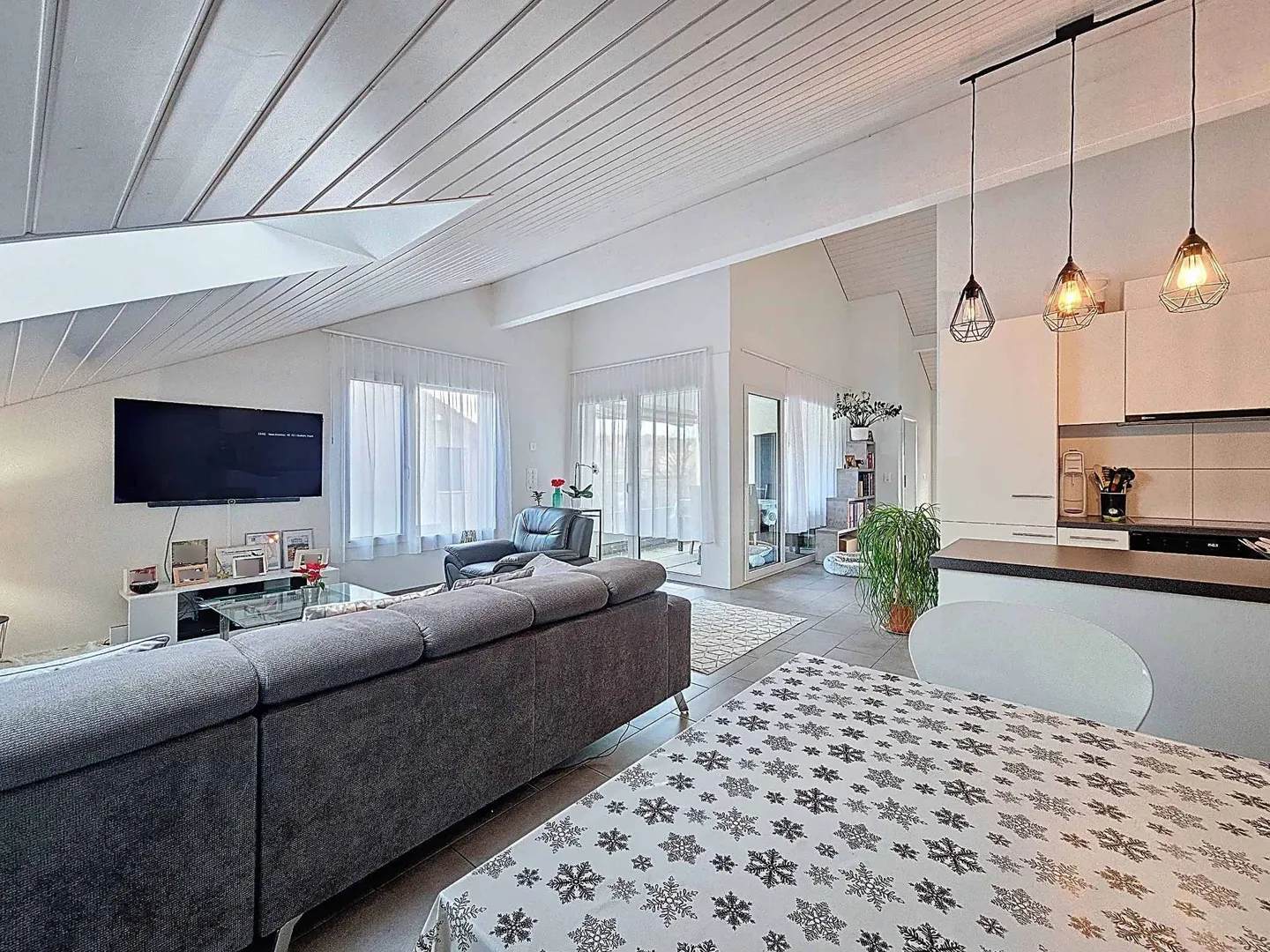 Appartamento moderno 3.5 locali con balcone-loggia - Foto 1 di 13