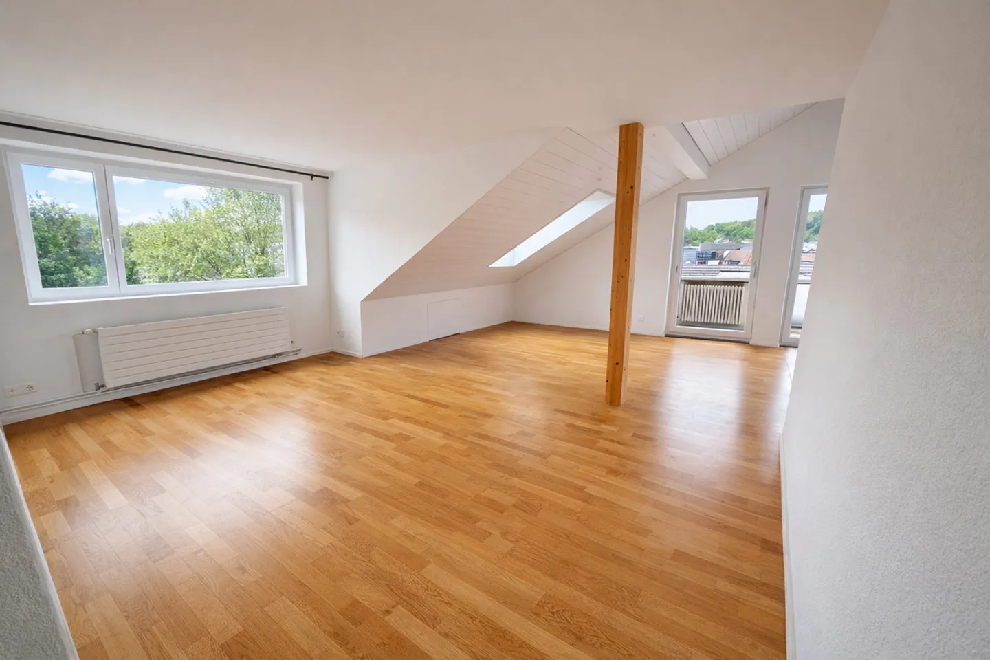 Appartamento mansardato di 4,5 stanze - Zona residenziale urbana - Foto 4 di 12