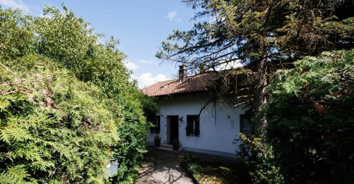 7-room House - Photo 1 of 17