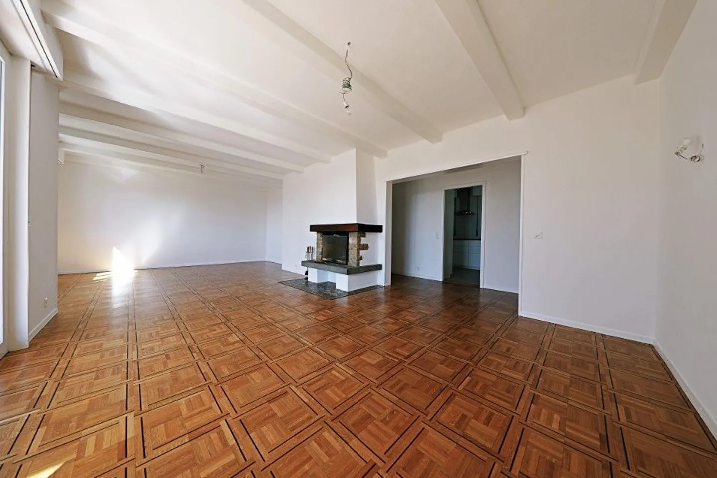 Magnifico appartamento 4,5 con balcone e vista - 3 camere - 1 bagno - Foto 2 di 8