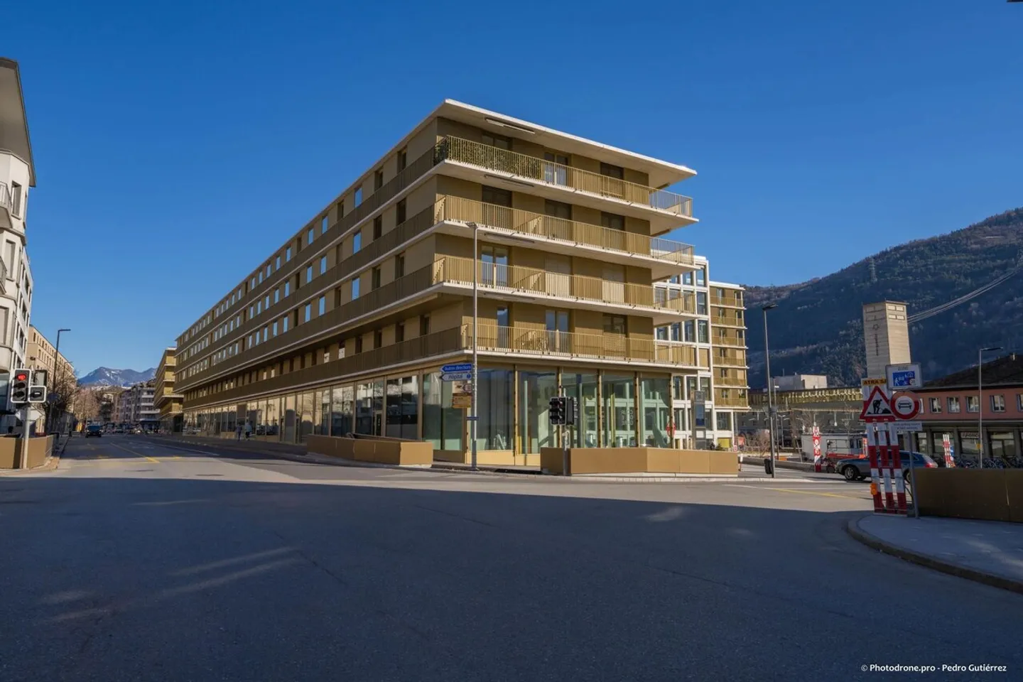 Zu vermieten? Gewerbefläche von 97 m² mit außergewöhnlicher Sichtbarkeit in Cour de Gare, Sion - Foto 1 von 4