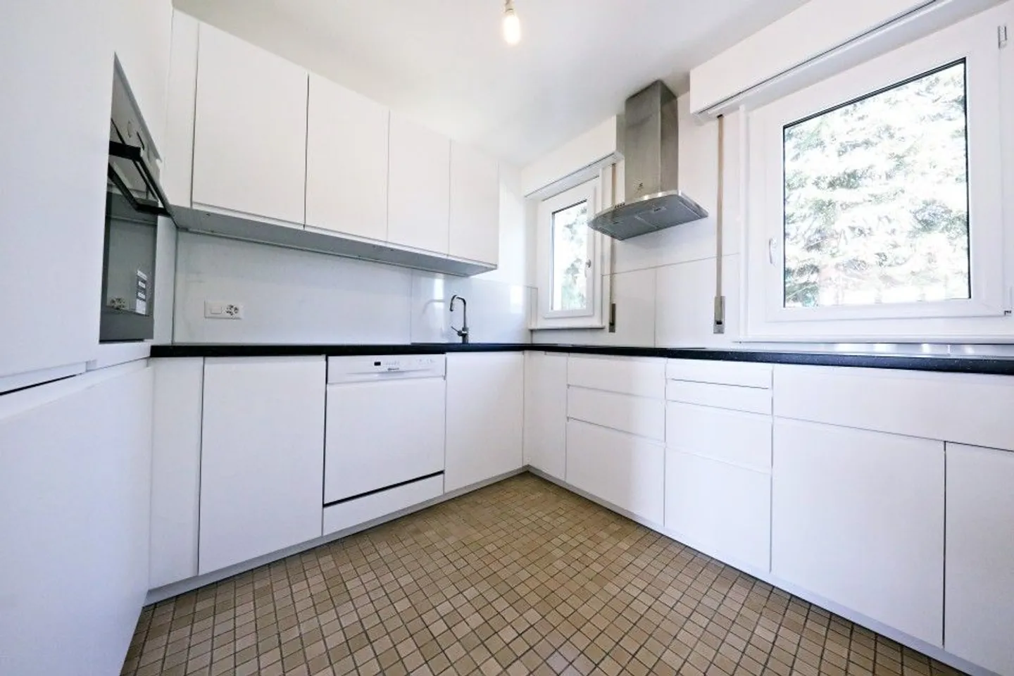 Magnifico appartamento 4,5 con balcone e vista - 3 camere - 1 bagno - Foto 3 di 8