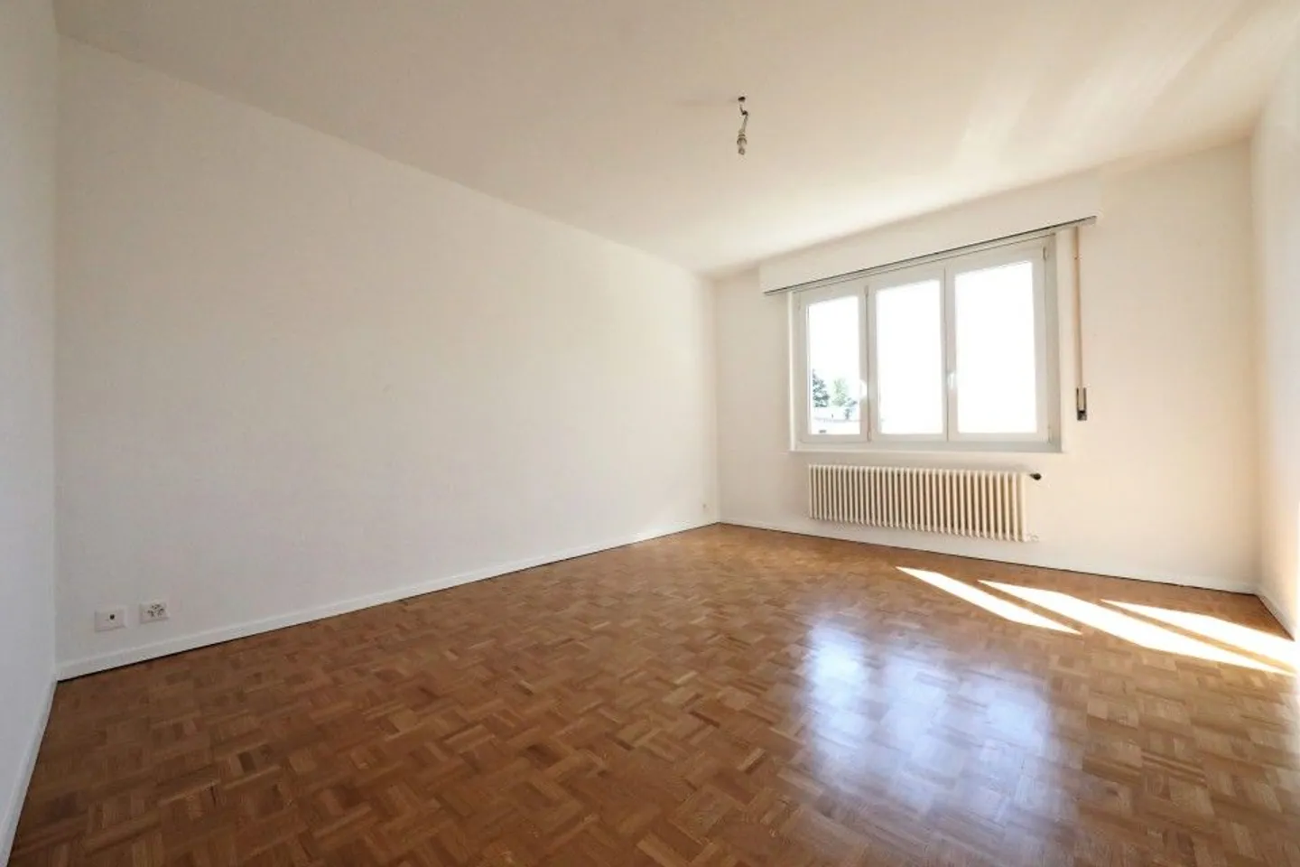 Magnifico appartamento 4,5 con balcone e vista - 3 camere - 1 bagno - Foto 5 di 8