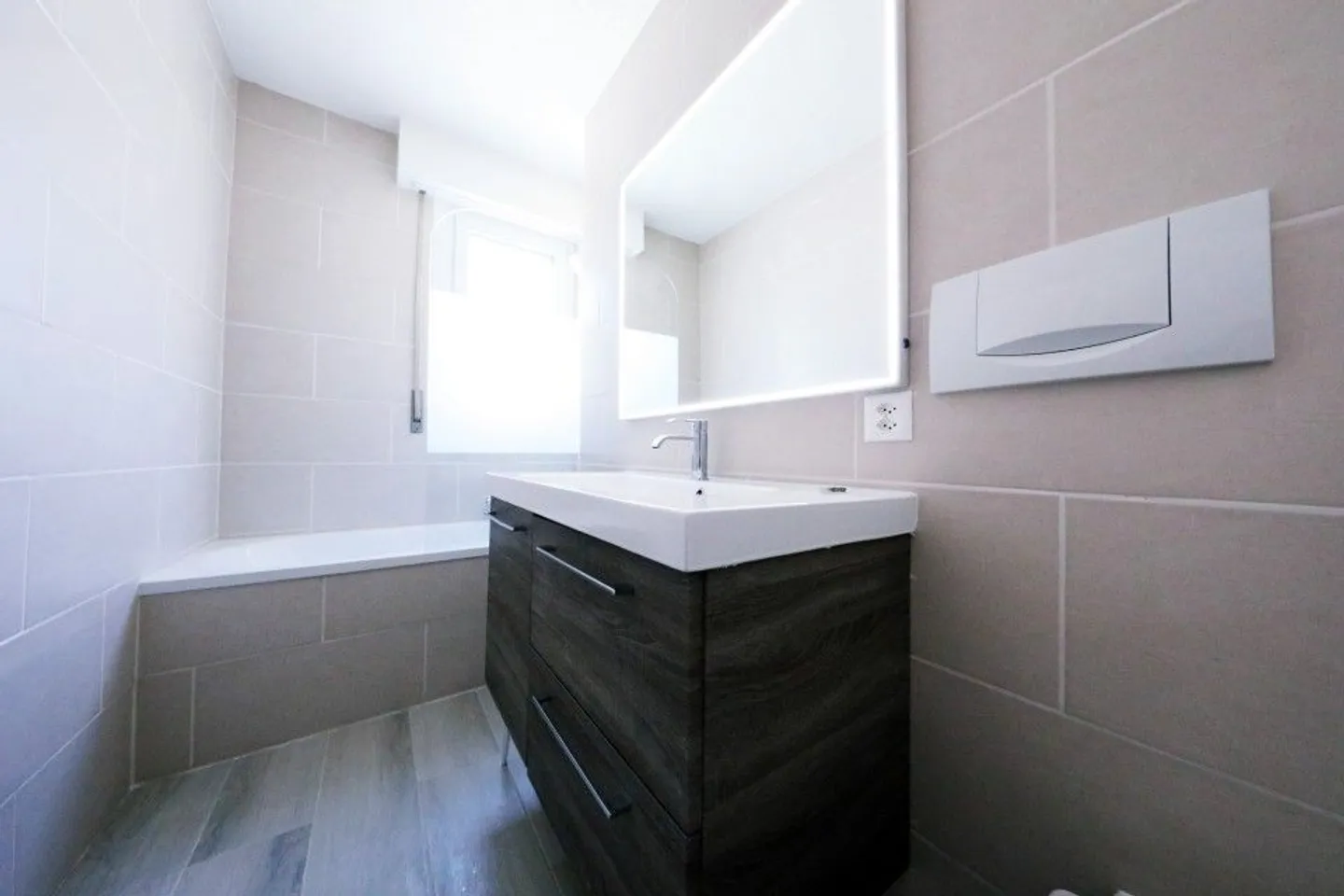 Magnifico appartamento 4,5 con balcone e vista - 3 camere - 1 bagno - Foto 6 di 8