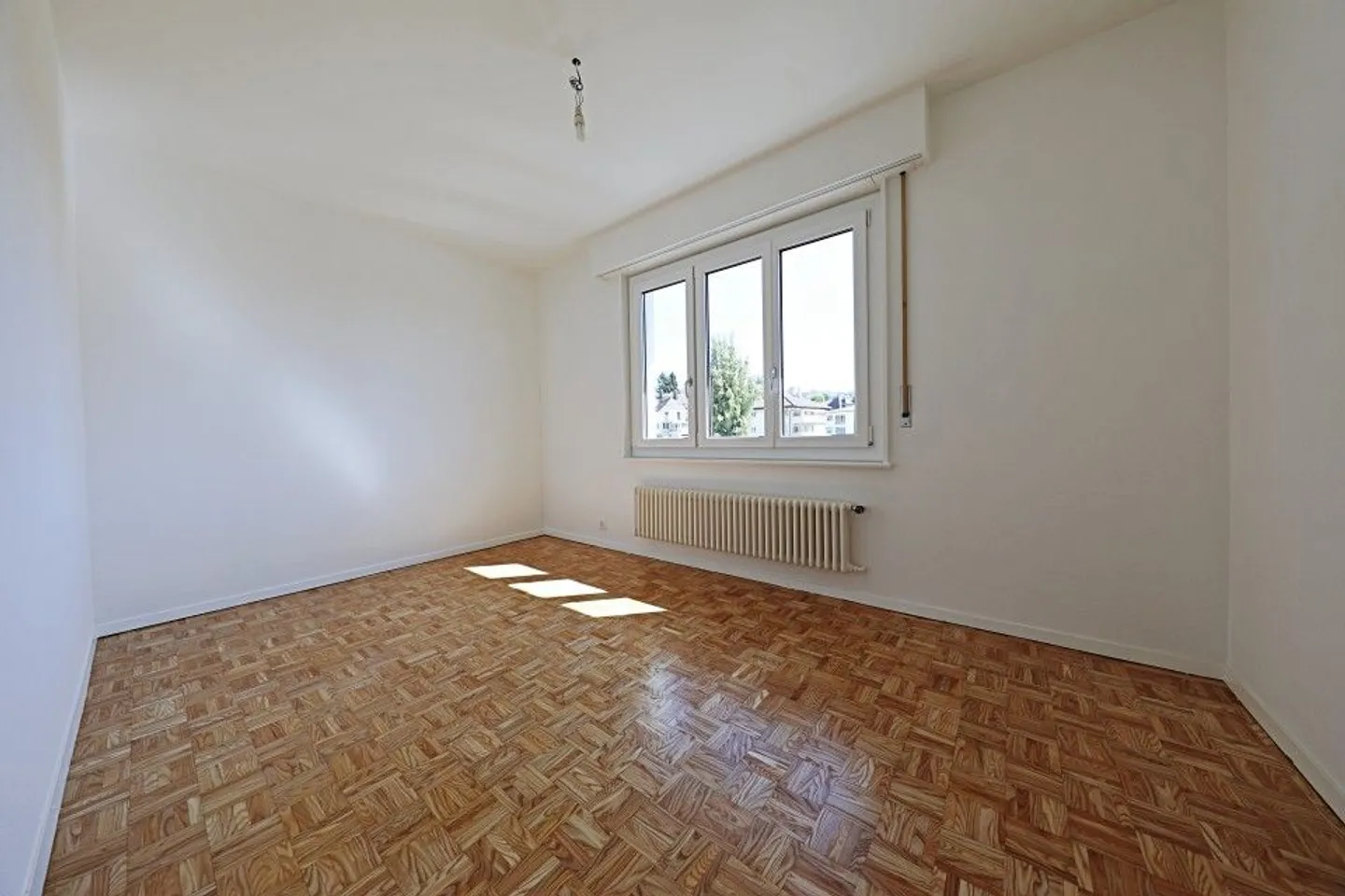 Magnifico appartamento 4,5 con balcone e vista - 3 camere - 1 bagno - Foto 7 di 8