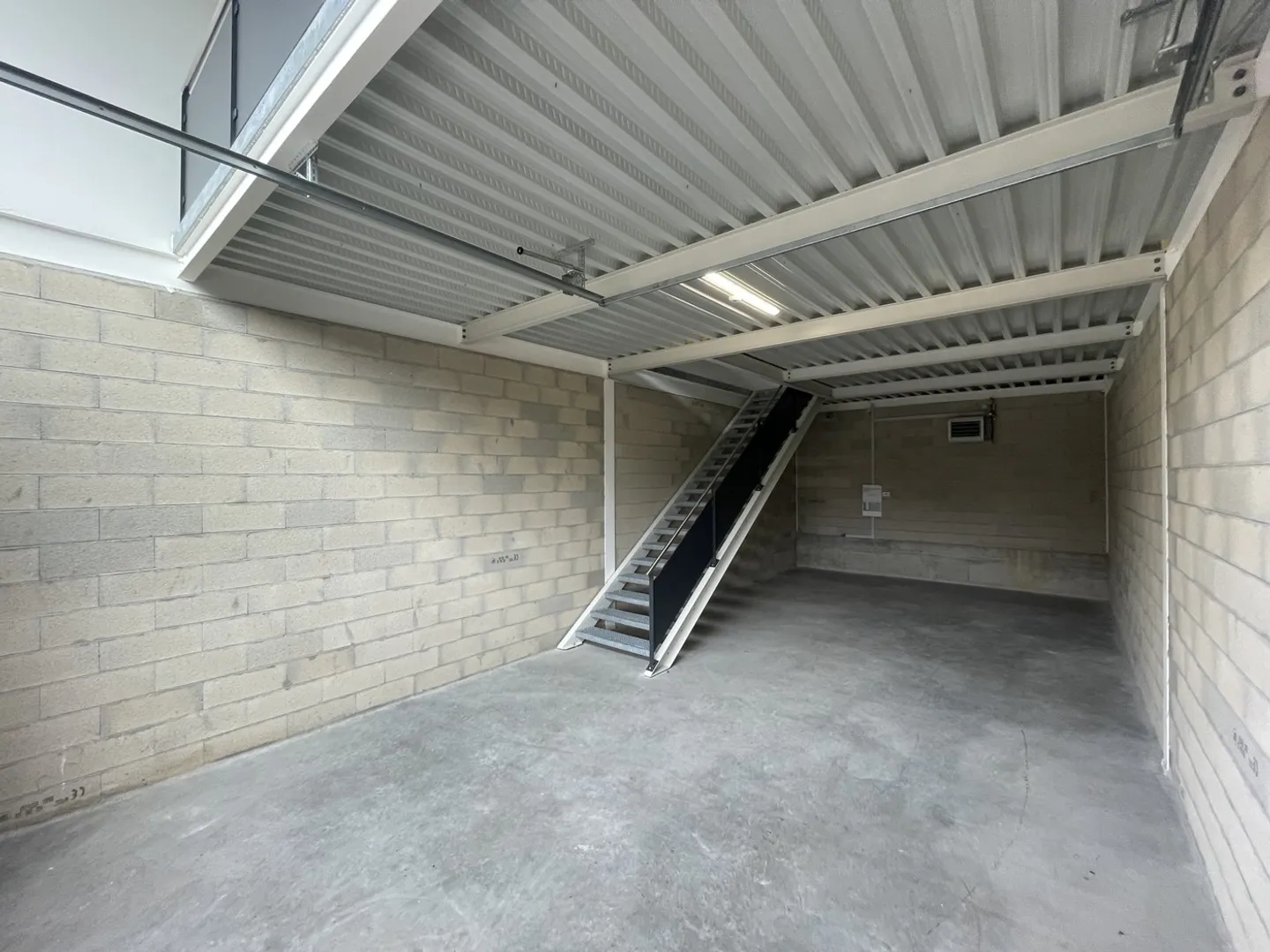 New Commercial Space in Bussigny - Photo 1 of 4