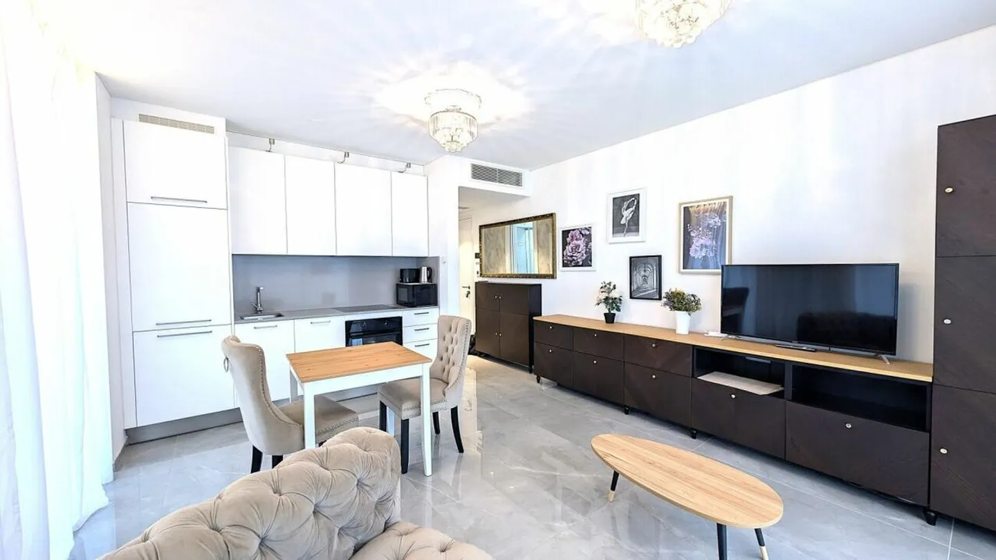 Elegante 2.5 locali arredato in palazzina moderna - Foto 1 di 6