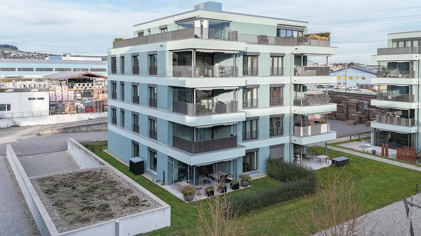 Appartamento al piano terra luminoso con giardino - Foto 2 di 7