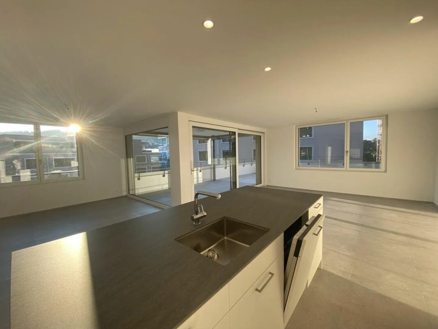 Modern terrace apartment with green space in the development "Neualtwil" - Looking for a new tenant - Photo 2 of 13