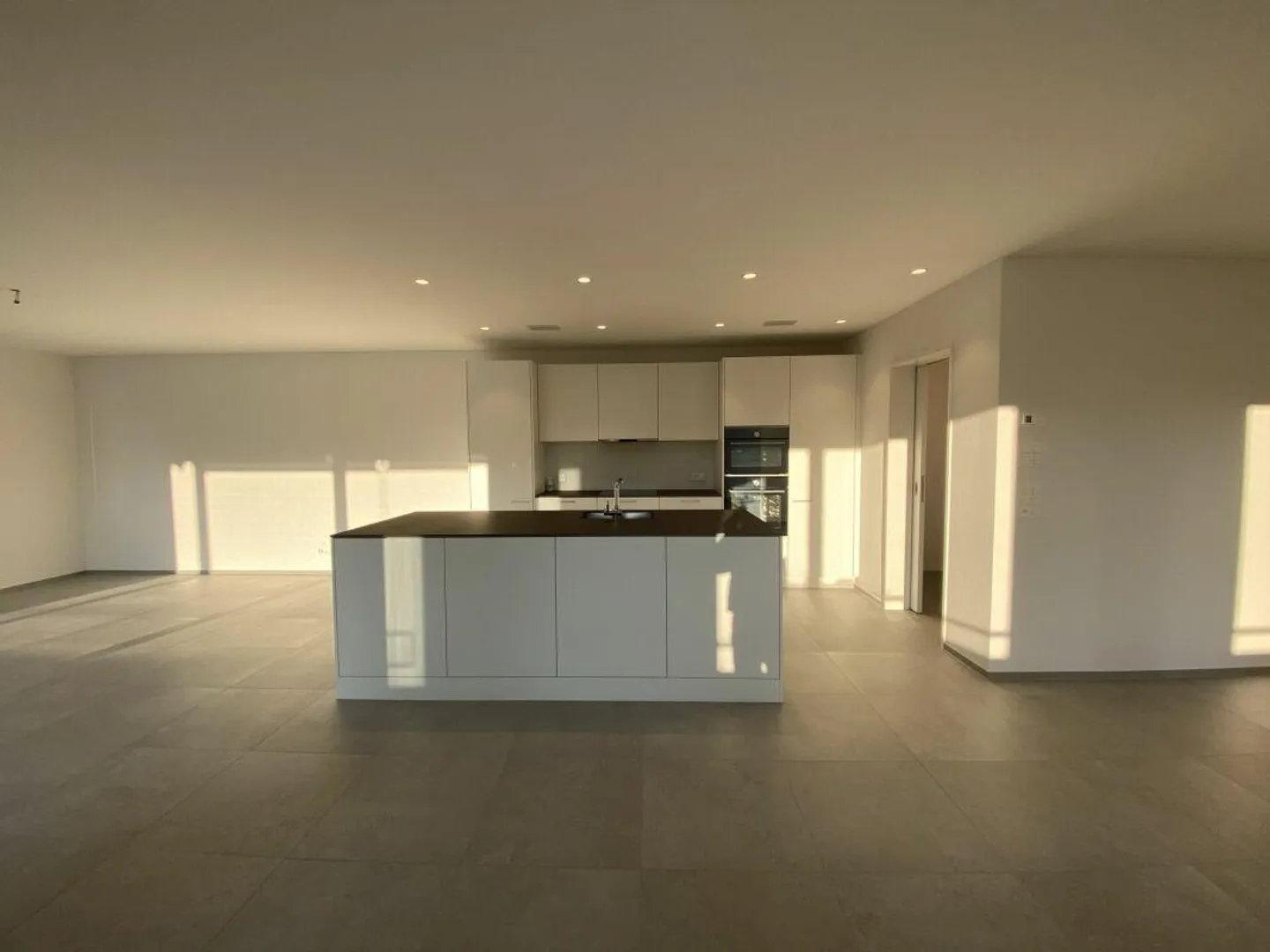 Modern terrace apartment with green space in the development "Neualtwil" - Looking for a new tenant - Photo 3 of 13