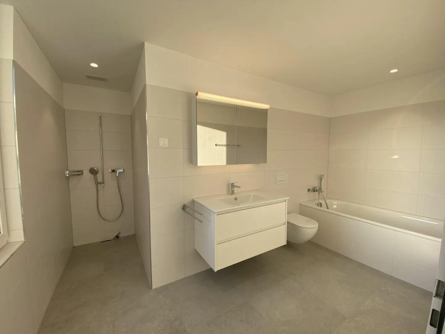 Modern terrace apartment with green space in the development "Neualtwil" - Looking for a new tenant - Photo 7 of 13