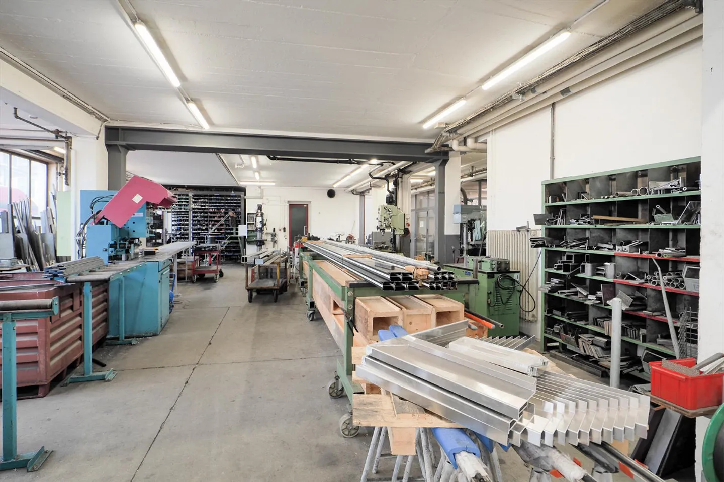 235.4 m² Fabrikationsräume - Foto 3 von 7
