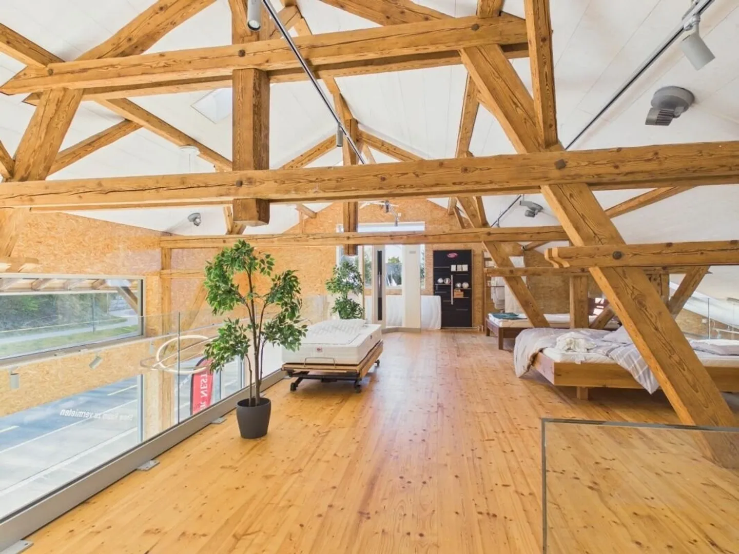 Charming Retail Space with Historic Flair in Uitikon Waldegg - Photo 11 of 15