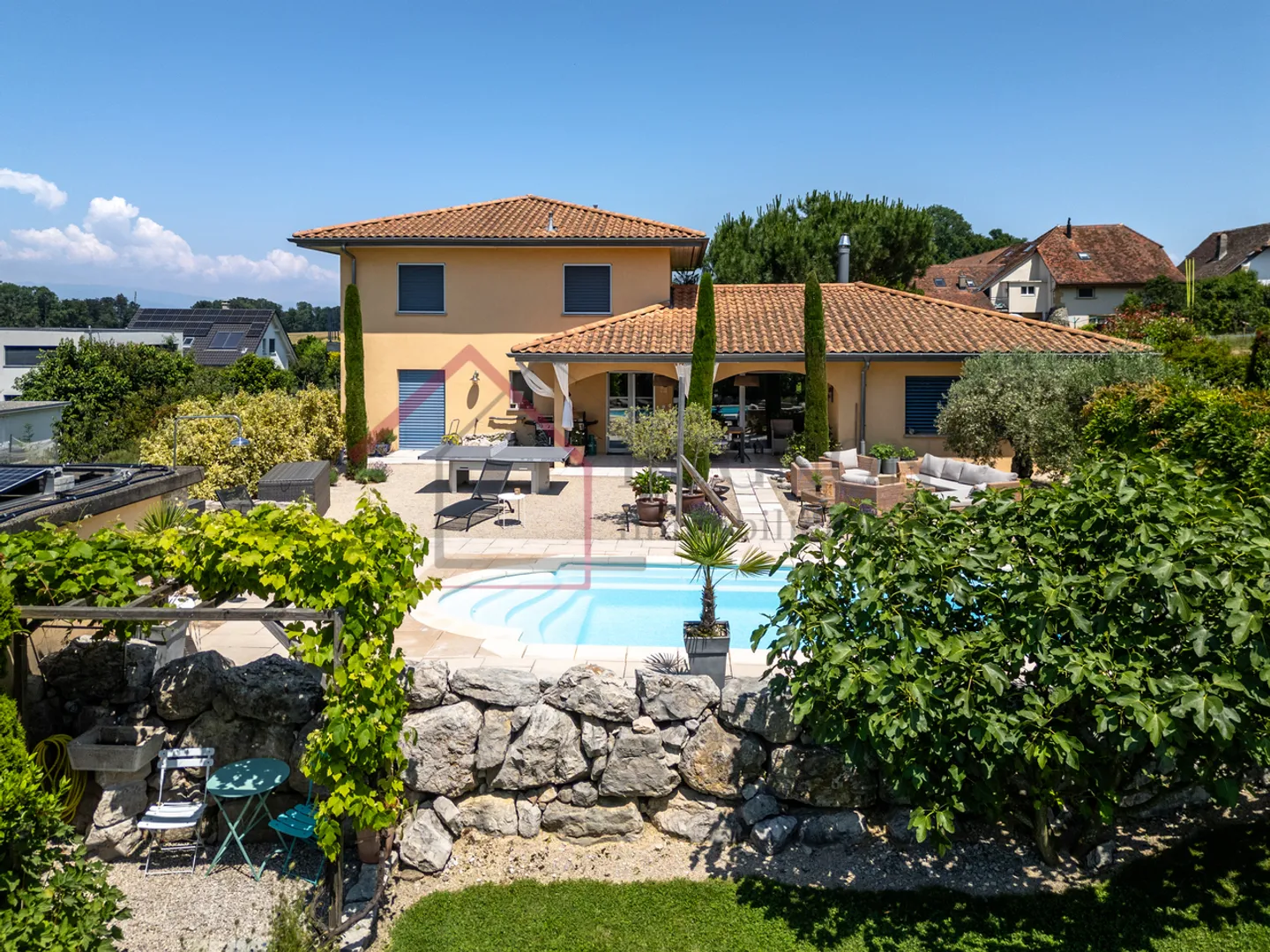 SUPERBA VILLA DI 5,5 LOCALI CON PISCINA A GLETTERENS - Foto 2 di 14