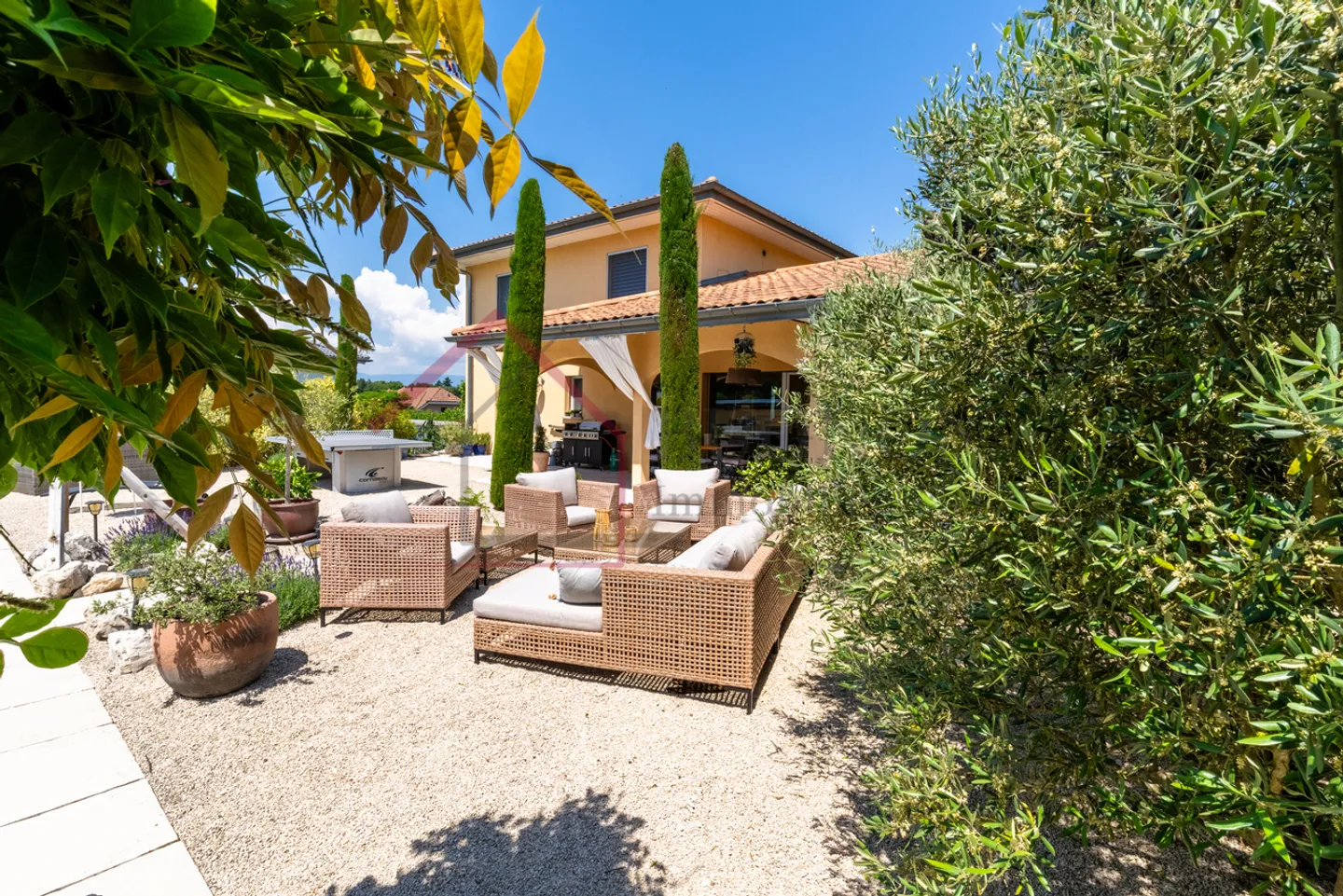 SUPERBA VILLA DI 5,5 LOCALI CON PISCINA A GLETTERENS - Foto 4 di 14