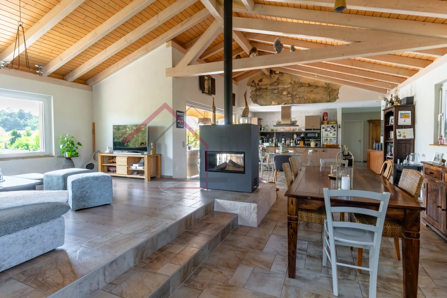 SUPERBA VILLA DI 5,5 LOCALI CON PISCINA A GLETTERENS - Foto 5 di 14