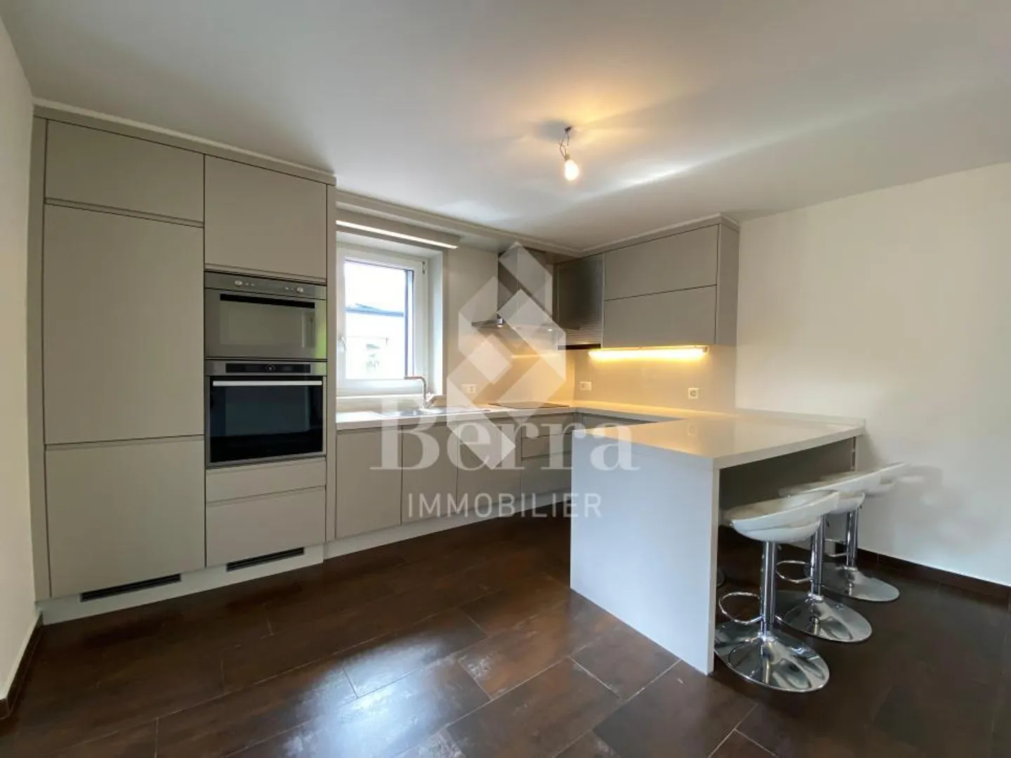 Casa unifamiliare con 4,5 stanze e annesso - Foto 3 di 13