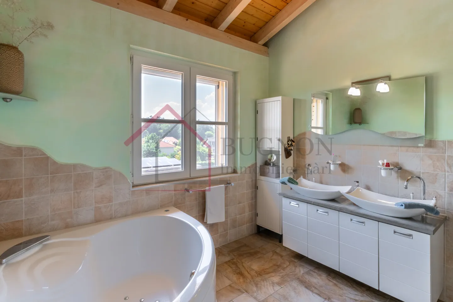 SUPERBA VILLA DI 5,5 LOCALI CON PISCINA A GLETTERENS - Foto 10 di 14