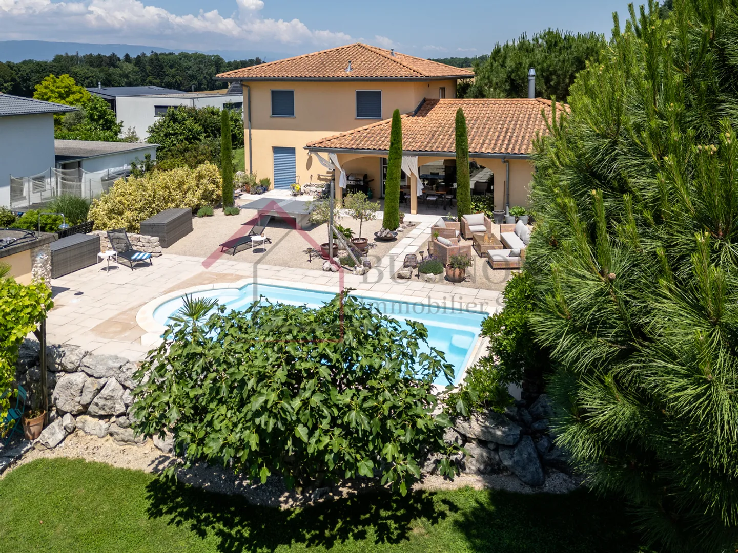 SUPERBA VILLA DI 5,5 LOCALI CON PISCINA A GLETTERENS - Foto 1 di 14