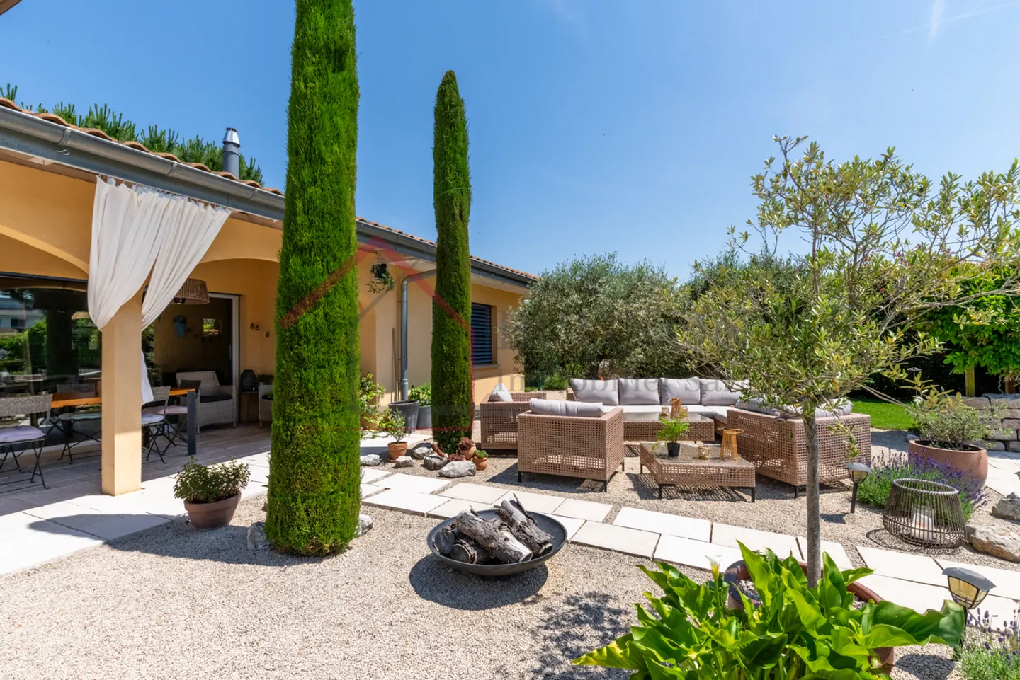 SUPERBA VILLA DI 5,5 LOCALI CON PISCINA A GLETTERENS - Foto 12 di 14