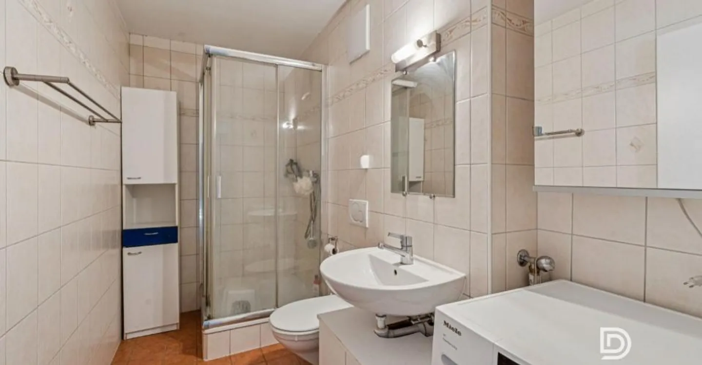 Charming apartment, close to all amenities - Photo 7 of 10
