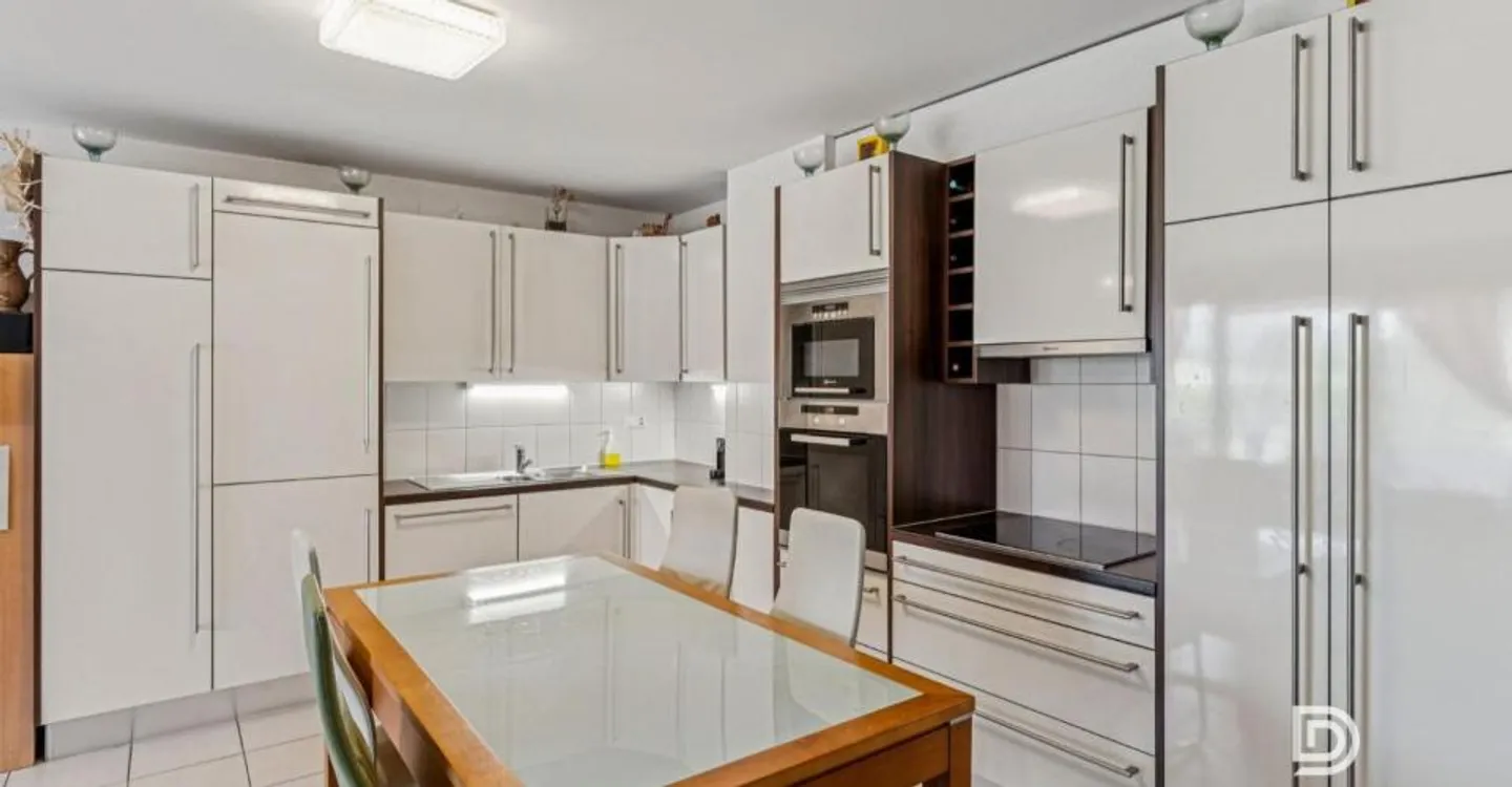 Charming apartment, close to all amenities - Photo 4 of 10