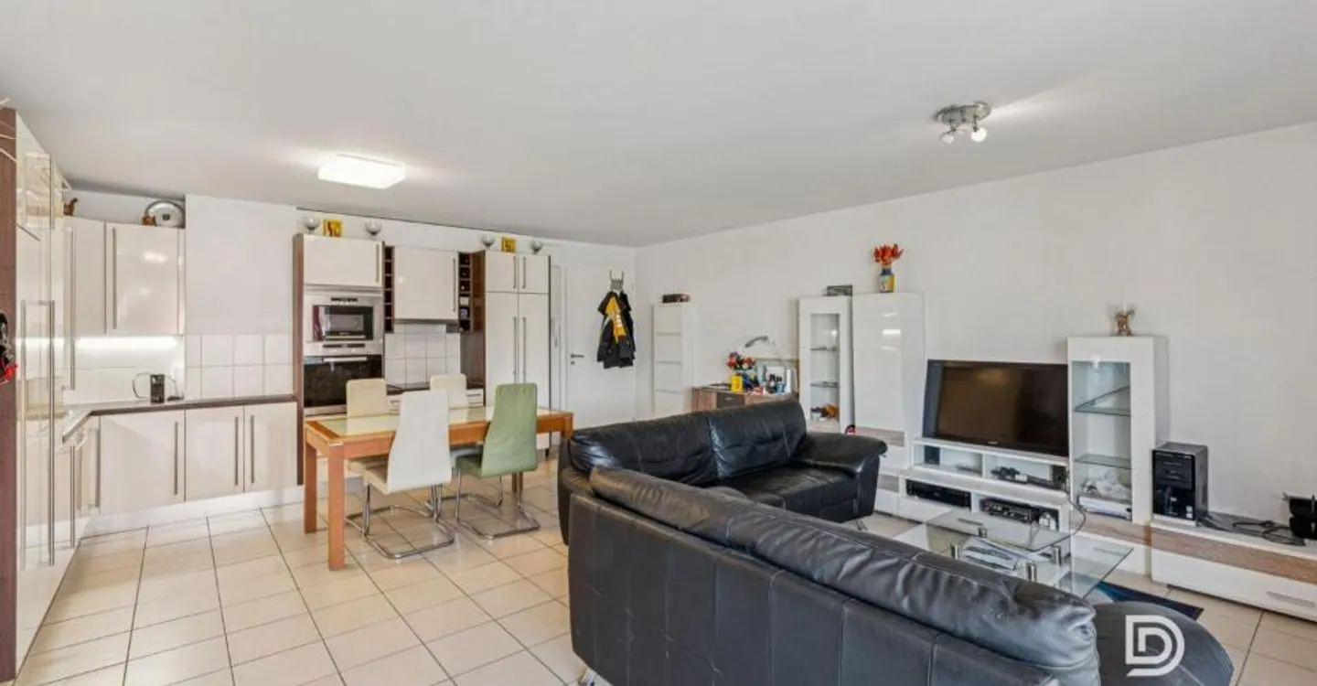 Charming apartment, close to all amenities - Photo 5 of 10