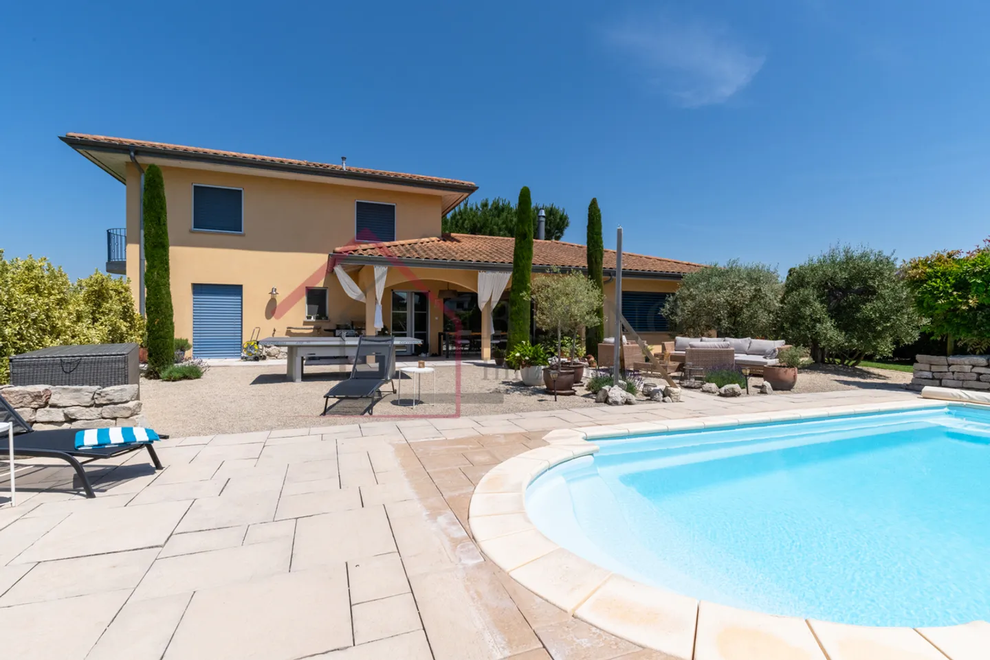 SUPERBA VILLA DI 5,5 LOCALI CON PISCINA A GLETTERENS - Foto 3 di 14