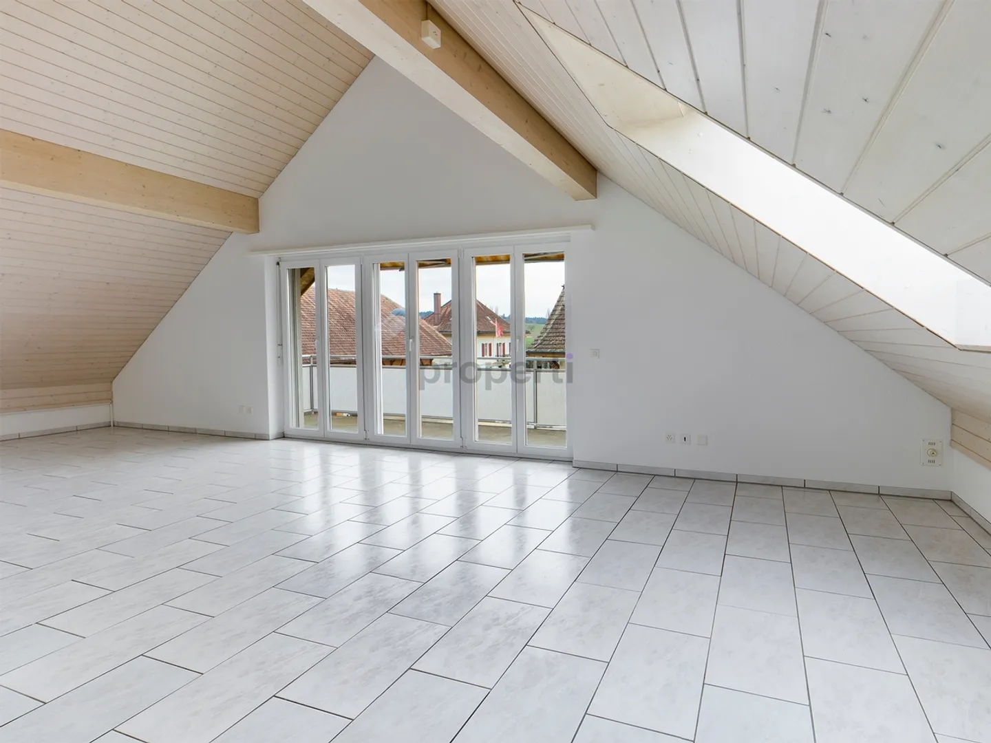 Penthouse for rent - Photo 4 of 8