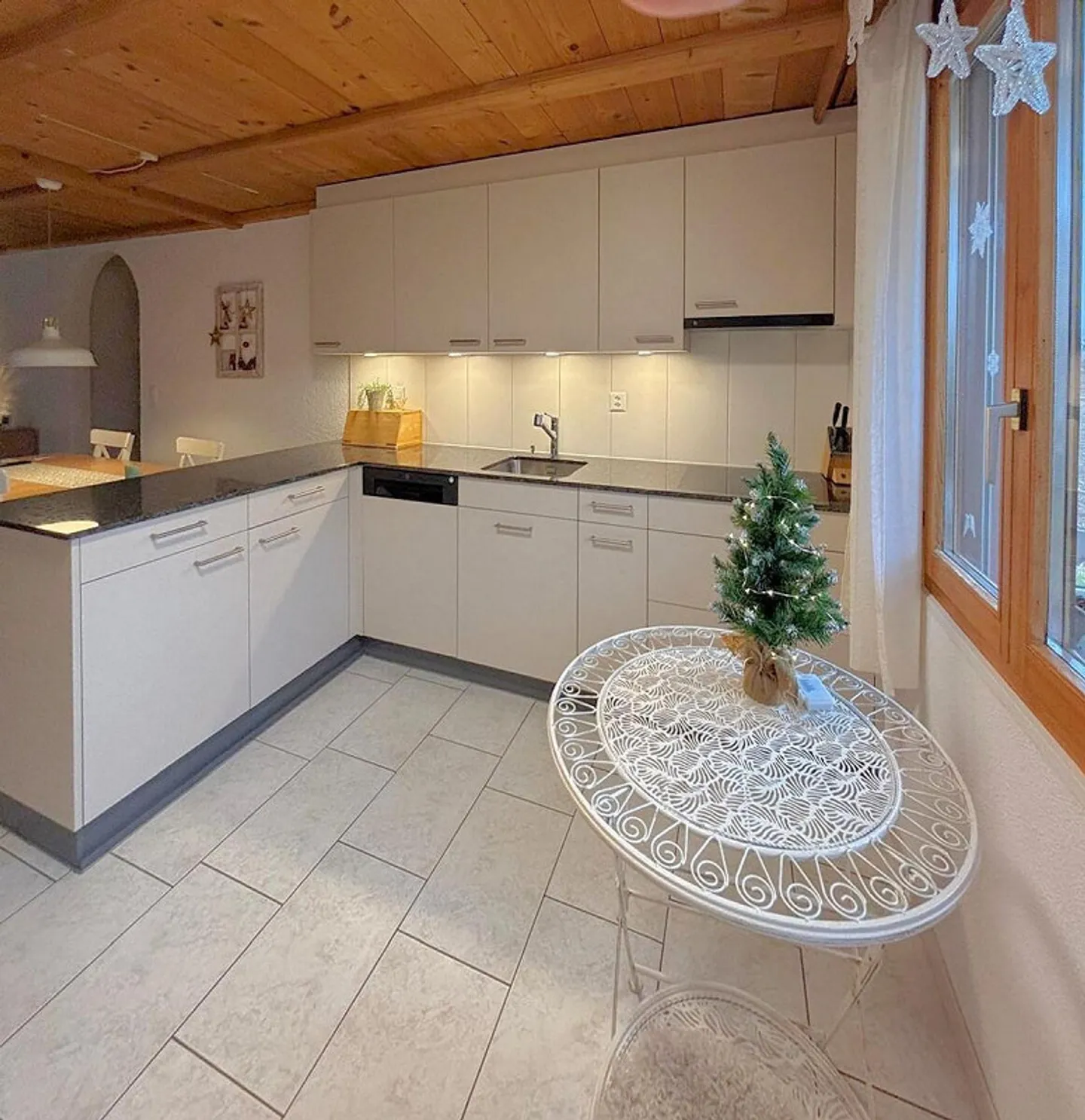 Spacious living in Wichtrach! - Photo 4 of 6