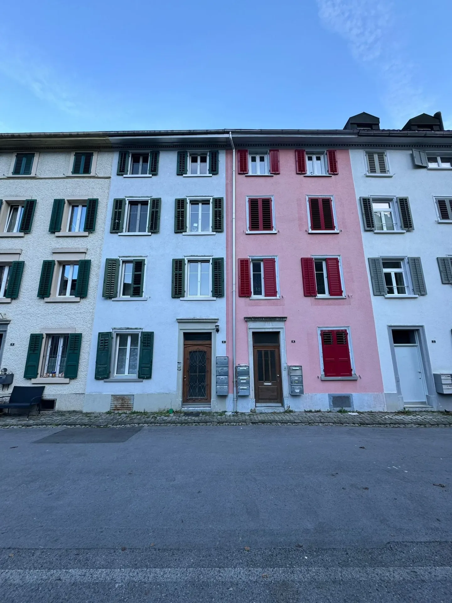 Charmante Dachwohnung auf zwei Etagen – zentral in Glarus - Photo 1 of 2