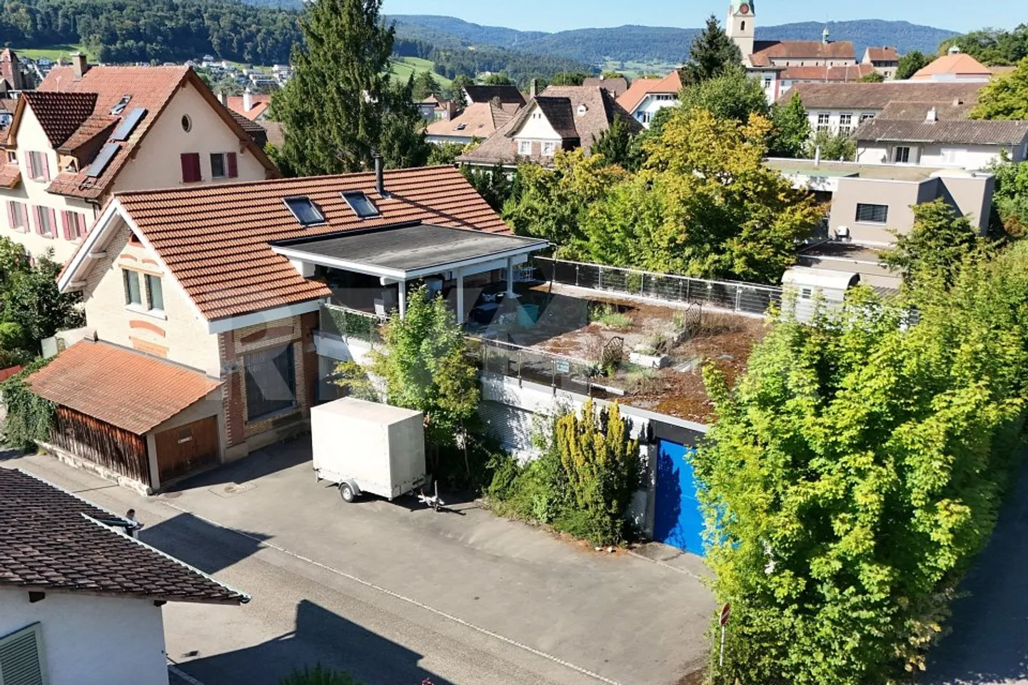 Progetto di ristrutturazione MFH 3 - 4 appartamenti al piano terra o studio, ufficio, commerciale; al piano superiore: TOP appartamento mansardato 3.5 stanze - Foto 3 di 13