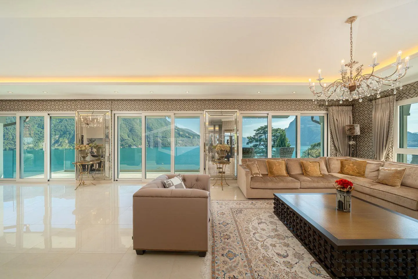 ELEGANTE ATTICO DI LUSSO CON PANORAMICA VISTA LAGO - Foto 5 di 17