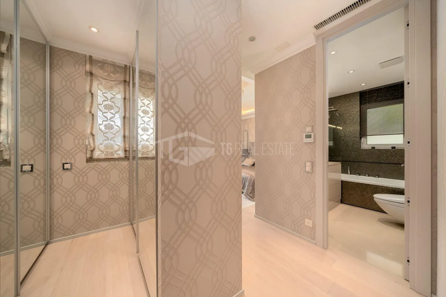 ELEGANTE ATTICO DI LUSSO CON PANORAMICA VISTA LAGO - Foto 9 di 17