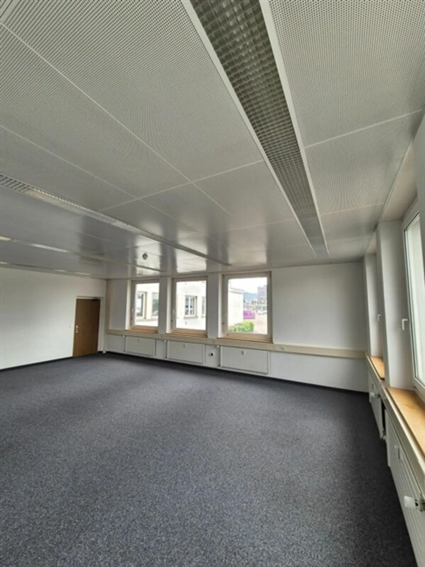 Ufficio spazioso nell'area Buss di Pratteln - 56 m² al piano terra dell'edificio amministrativo Ovest - Foto 5 di 6