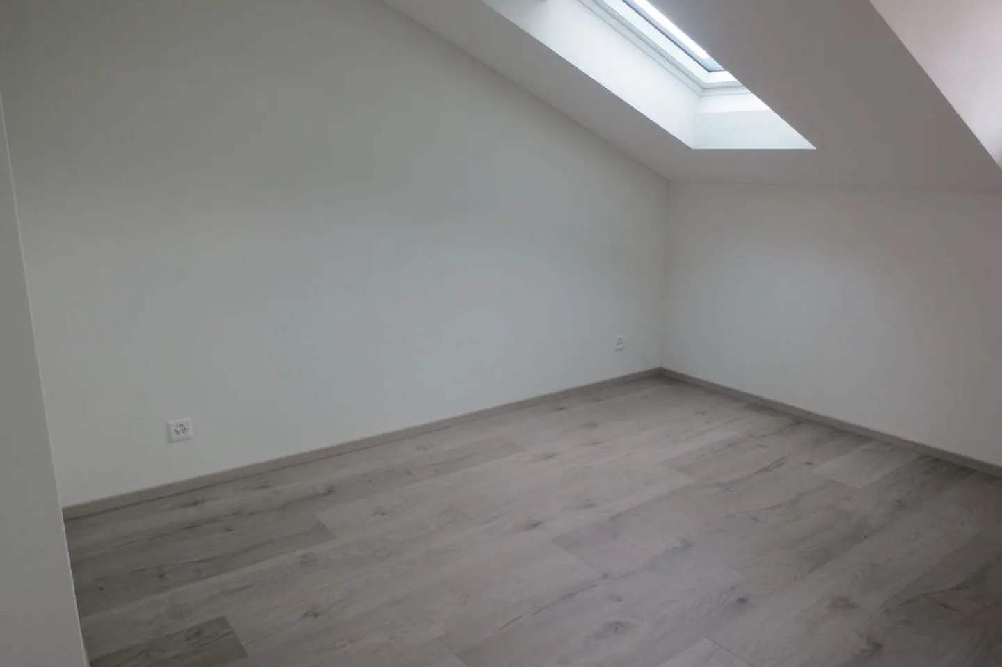 Cozy 2-room attic apartment with modern expansion - in the idyllic Balterswil - Photo 2 of 4