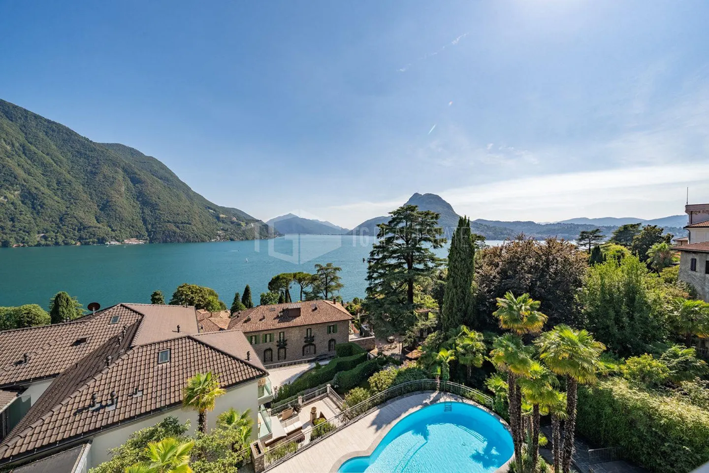 ELEGANTE ATTICO DI LUSSO CON PANORAMICA VISTA LAGO - Foto 15 di 17