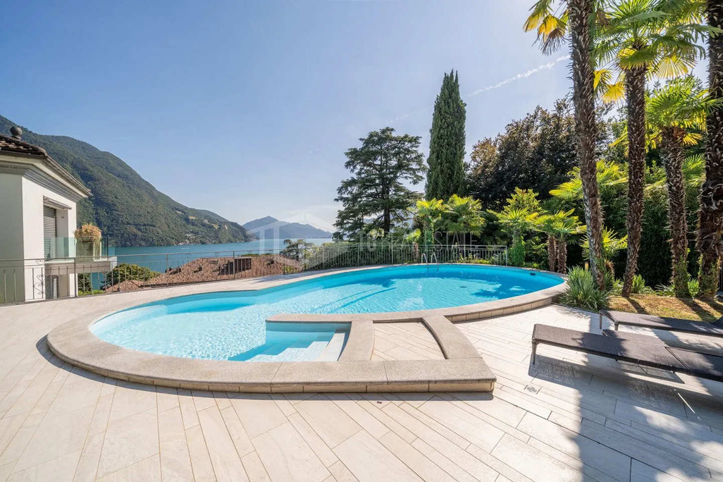 ELEGANTE ATTICO DI LUSSO CON PANORAMICA VISTA LAGO - Foto 16 di 17