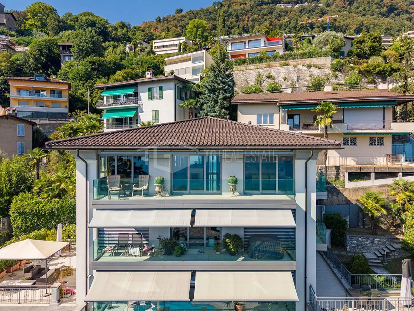 ELEGANTE ATTICO DI LUSSO CON PANORAMICA VISTA LAGO - Foto 17 di 17
