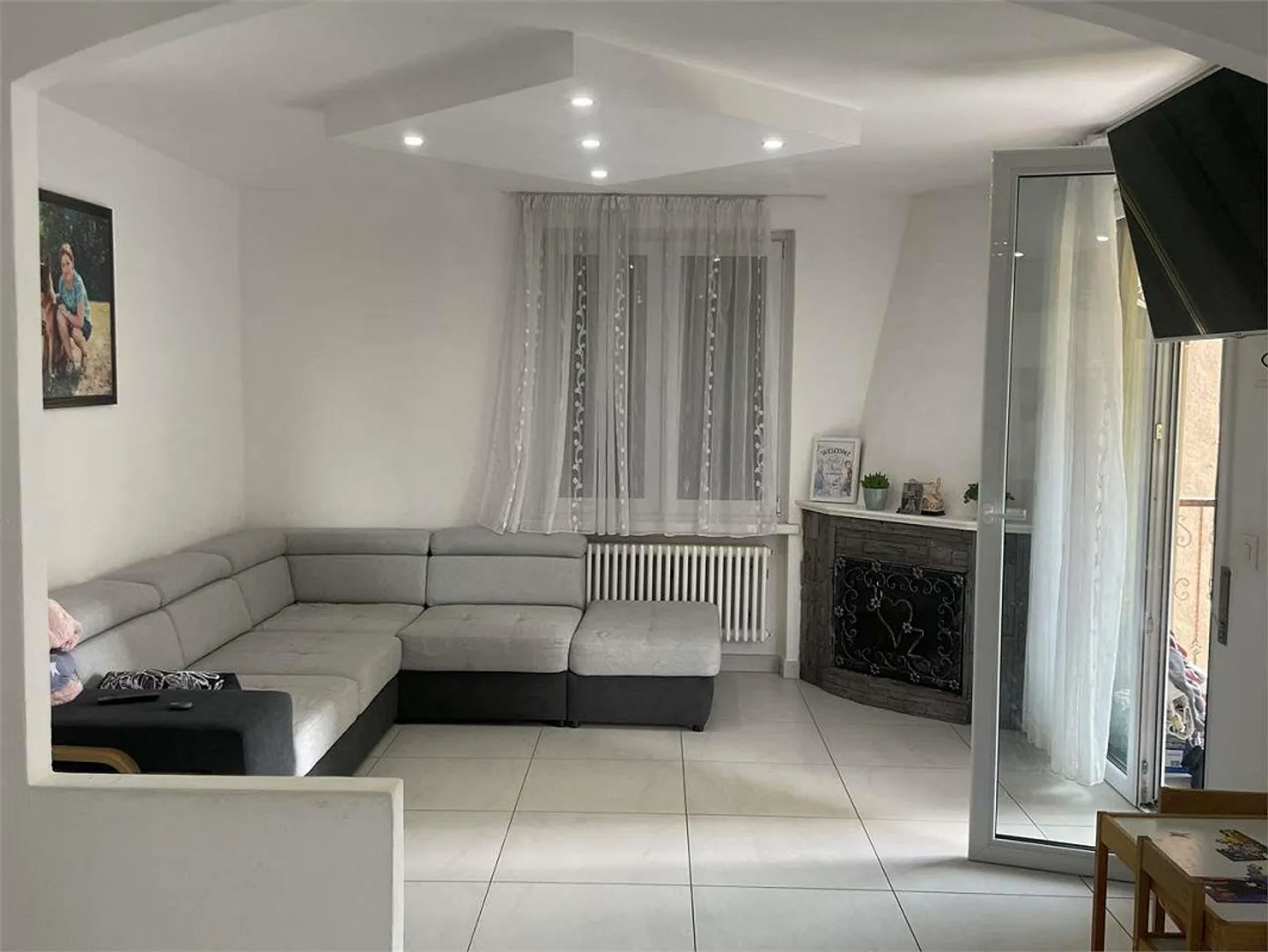 Villa Bifamiliare Ristrutturata - Ideale per Famiglie o Investimento - Foto 4 di 10