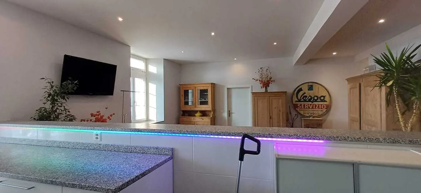 Modern 4.5-room apartment in renovated building for sale - Photo 2 of 13