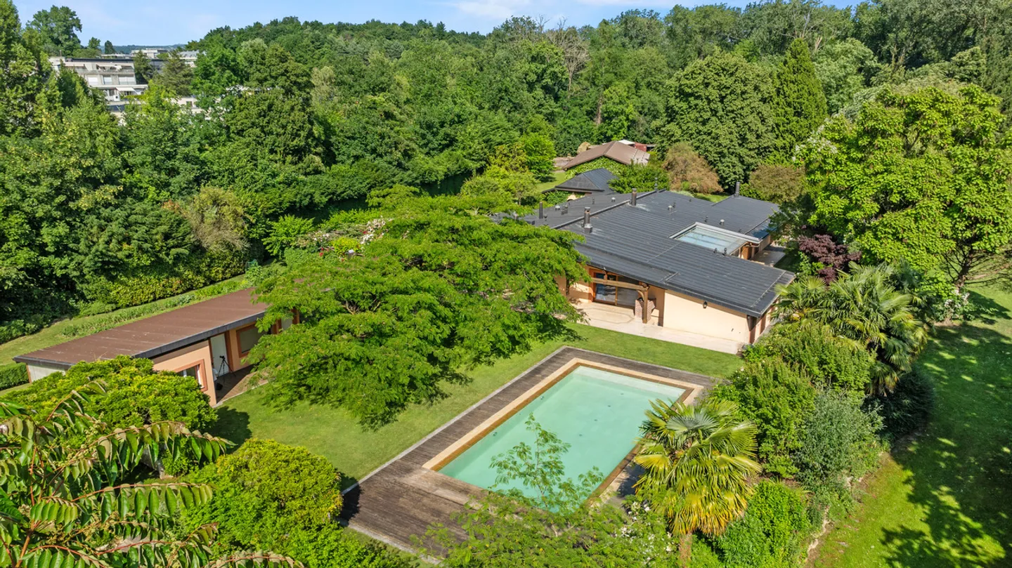 Exceptional property of 2 hectares, pond, river, near Lausanne - Photo 15 of 16