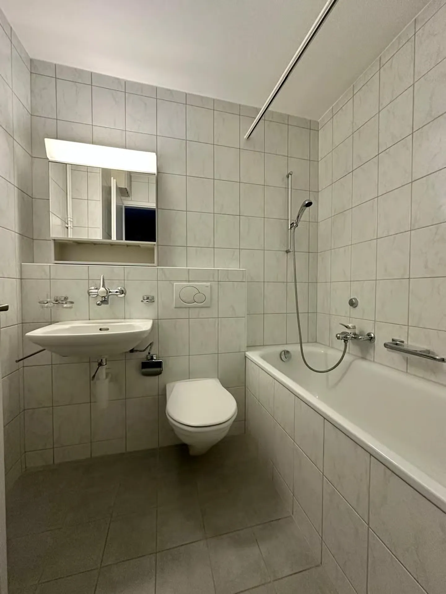 Appartement de 3 pièces dans un endroit calme - Photo 3 sur 6