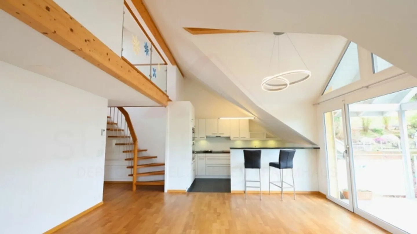 Living with Charm - modern 4.5-room maisonette in Walkringen with balcony and fireplace - Photo 3 of 19