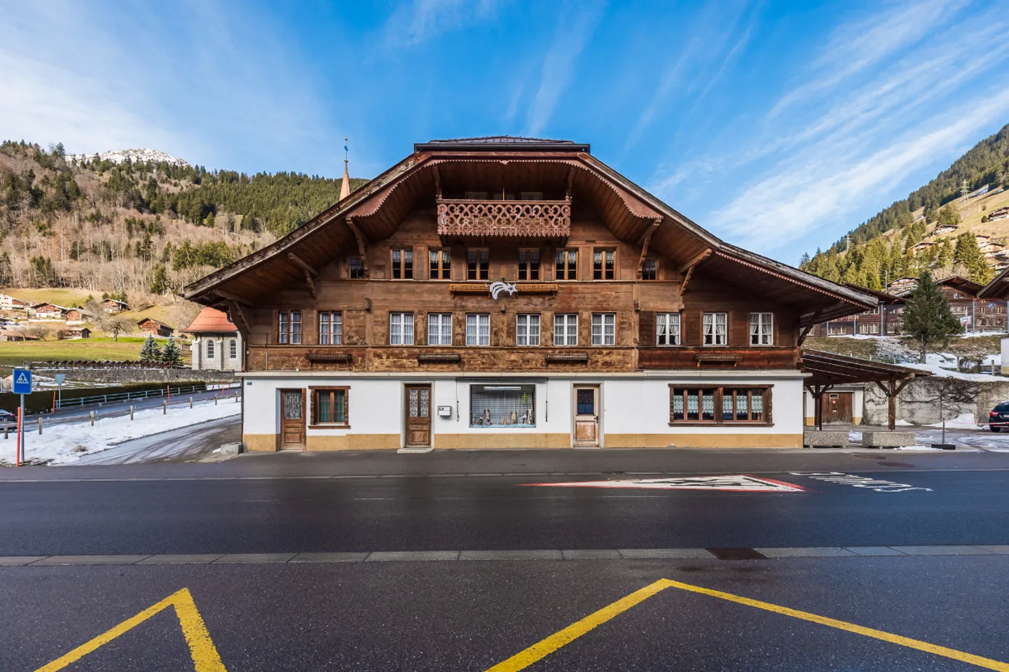 Occasion rare : bâtiment à usage mixte à Jaun - Photo 1 sur 12